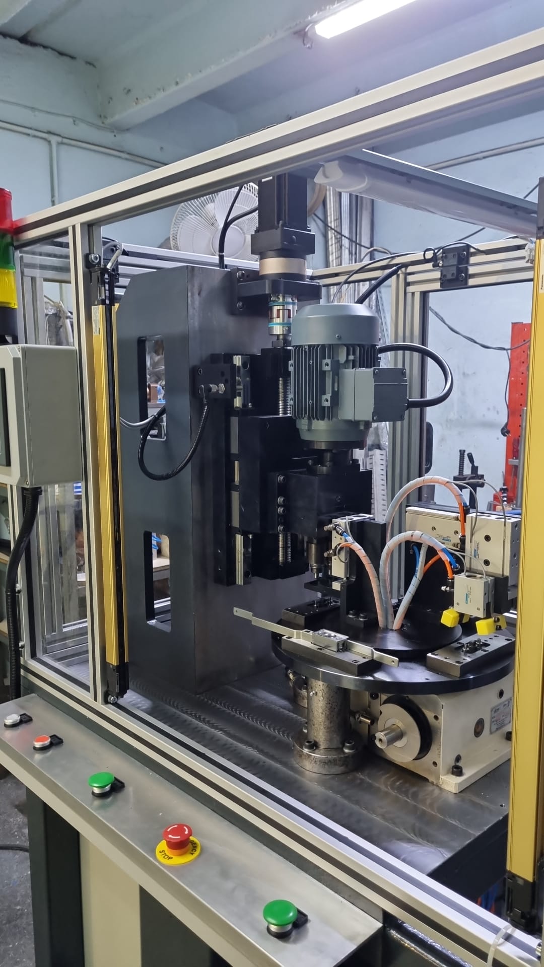 Özel Makina ve Endüstriyel Otomasyon Sistemleri